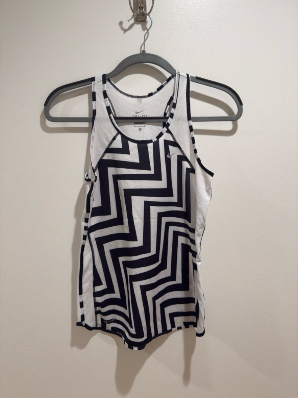 Nike Women’s Black & White Zigzag Racerback dri-fit Tank